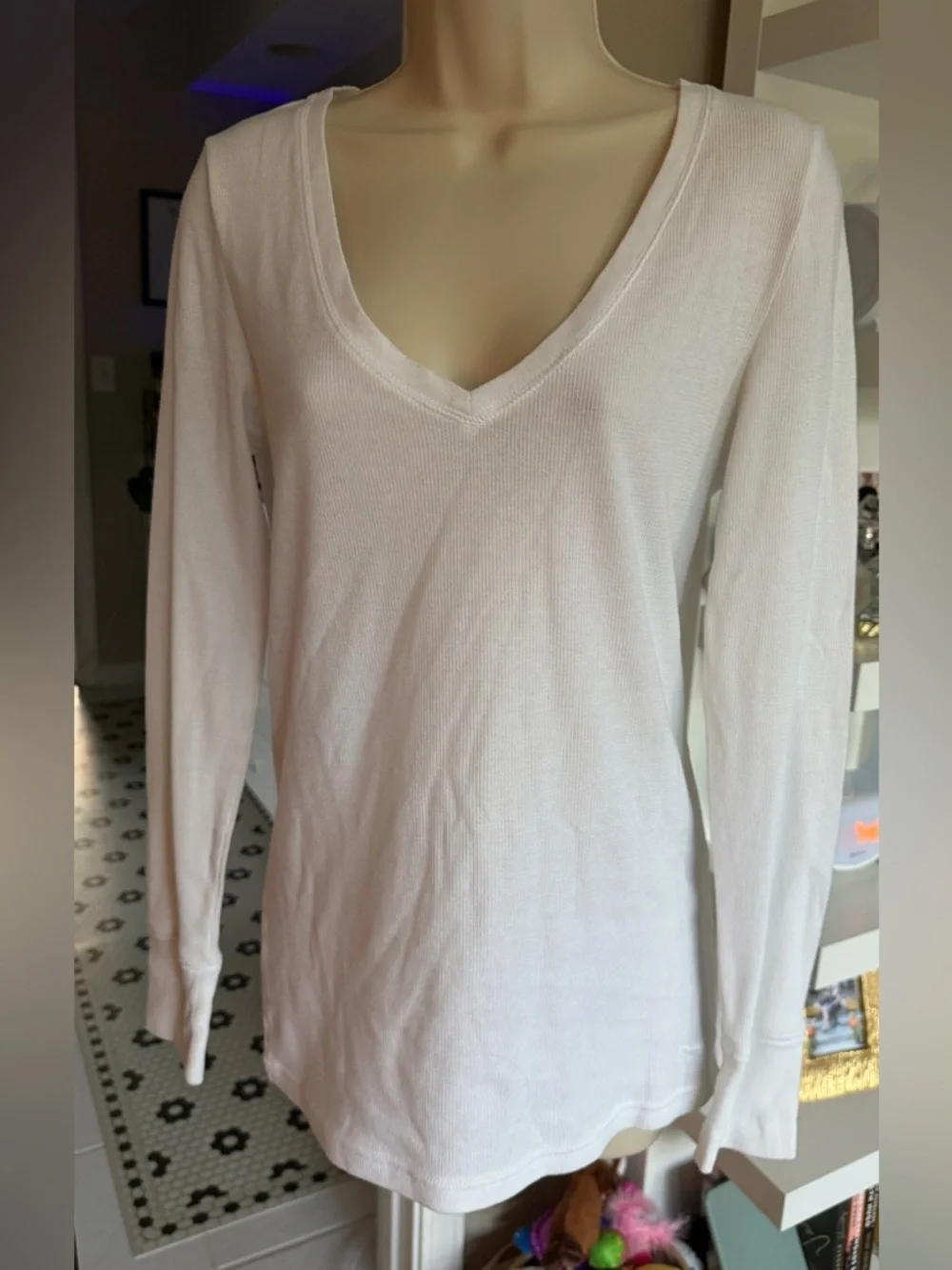 PINK Victoria’s Secret Long Sleeve - Picture 1 of 4